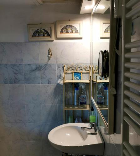 a bathroom with a sink and a mirror at Romantic Casa Lorenzina Affittacamere in Ventimiglia