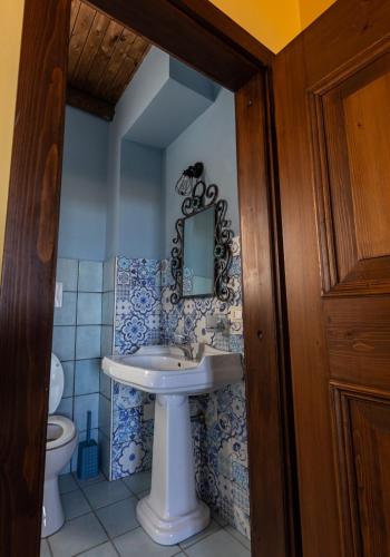 a bathroom with a sink and a toilet at Castello di Petecciano B&B in Mosciano SantʼAngelo