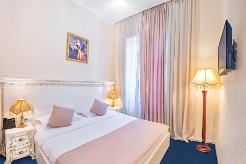 Postel nebo postele na pokoji v ubytování Vintage Hotel