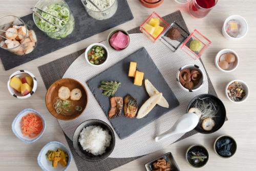 Makanan di atau berdekatan hotel