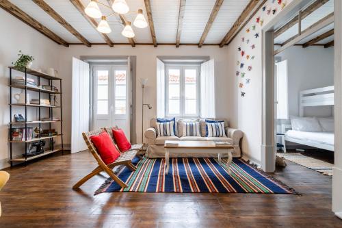 a living room with two chairs and a couch at Al Sharaz - Dazzling House in Alentejo in Reguengos de Monsaraz