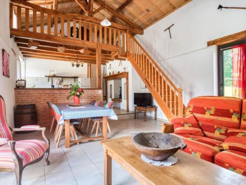Gallery image of Cozy Holiday Home in Loubejac near Forest in Villefranche-du-Périgord