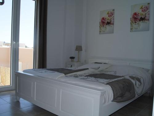 A bed or beds in a room at Villa in Loutra with Sea View and Pool