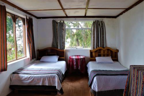 Katil atau katil-katil dalam bilik di TAQUILE LODGE - Un lugar de ensueño