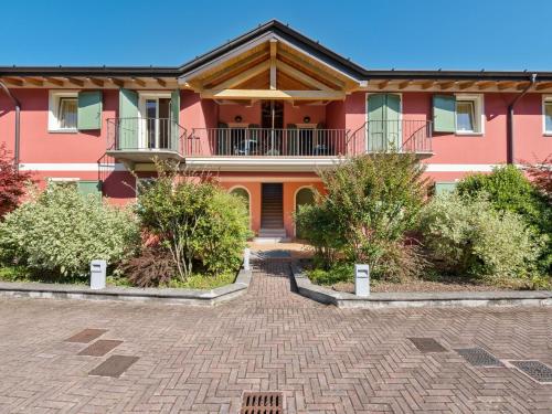 Amazing Apartment in Idro with Shared Pool – Photos 4