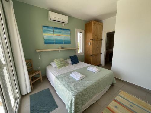 Ένα ή περισσότερα κρεβάτια σε δωμάτιο στο Holiday Home in Kamaria with Pool