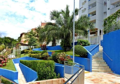 a blue fence and stairs in a yard with plants at Thermas Rio Caldas in Caldas Novas