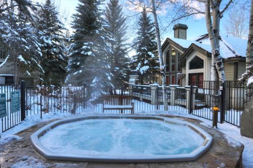 Gallery image of Luxury 4-Bedroom Home Close to Slopes with On-site Hot Tub home in Edwards