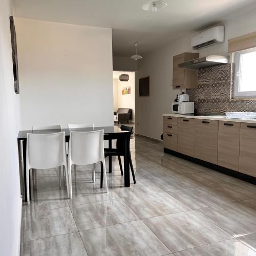 Η κουζίνα ή μικρή κουζίνα στο F5 Room 1, Private Double room with private bathroom and balcony in shared Flat