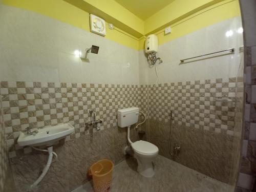 a bathroom with a toilet and a sink at VEERAS HOME STAY in Port Blair