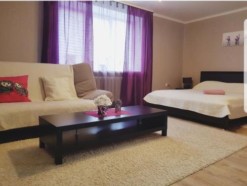 Кровать или кровати в номере Пинск Brestskaia