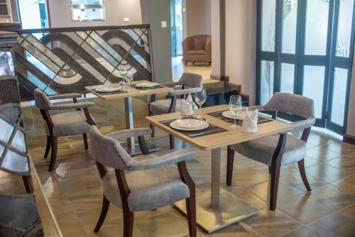 Heri Heights Hotel Apartments, SureStay Collection by Best Westernにあるシーティングエリア