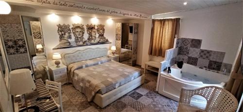 ジャルディーニ・ナクソスにあるB&B Triskèlesのベッドルーム1室(大型ベッド1台付)