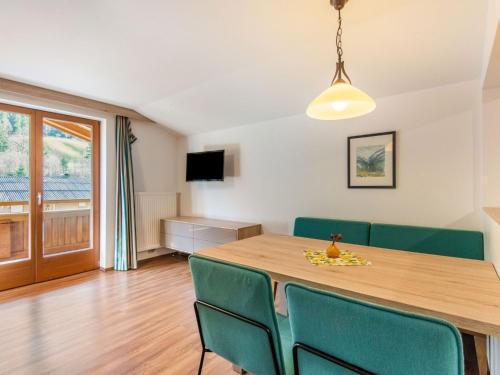 Televízia a/alebo spoločenská miestnosť v ubytovaní Apartment in Wald near Zillertal Ski Area
