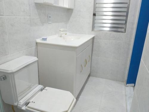 A bathroom at Apartamento completo A42 Flat Centro