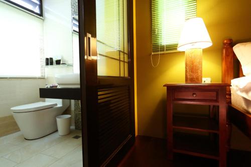 Ein Badezimmer in der Unterkunft 大花紫薇田園民宿-附電梯
