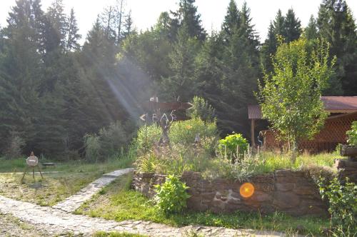 a garden with a sign in the middle of a field at Zarinok in Pilipets