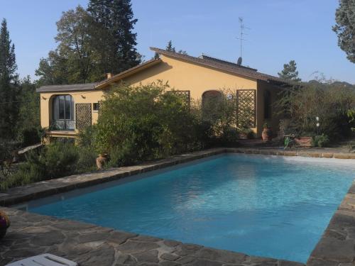 a swimming pool in front of a house at Belvilla by OYO La Selva in Impruneta