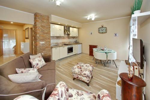 Few steps from the center - new and modern apartment for 4 persons