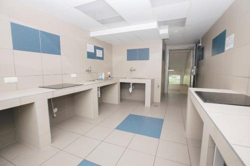 a large bathroom with two sinks and blue and white tiles at Strumyk in Krakow