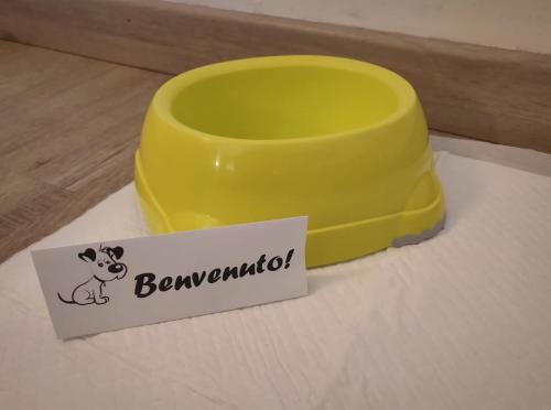 a yellow bowl sitting on top of a table with a sign at Hotel Galant in Venaria Reale