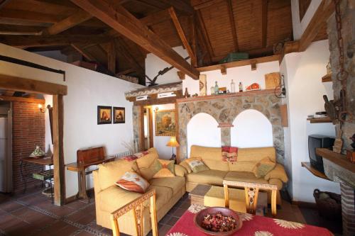A seating area at Casa rural El Silo