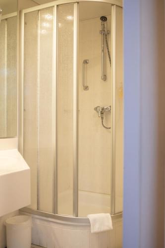 Bilik mandi di Landhotel Stüer