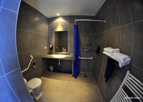 Kylpyhuone majoituspaikassa Douce France