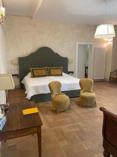 Postel nebo postele na pokoji v ubytování Palazzo Mantua Benavides Suites & Apartments