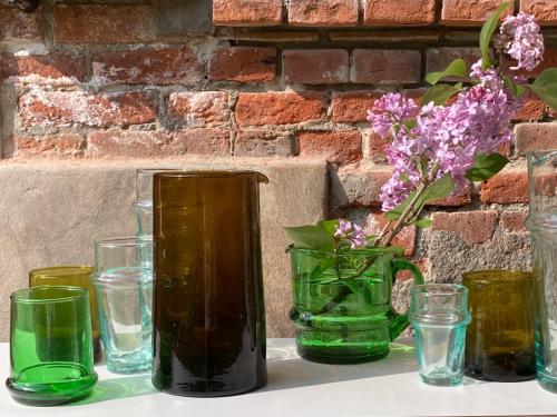 a group of vases and glasses on a table at Casa Dormiveglia in Montaldo Bormida