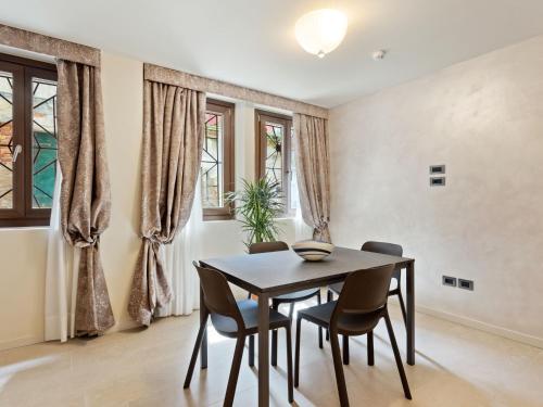 a dining room with a table and chairs at Brand new boutique apartment in the heart of Venice in Venice