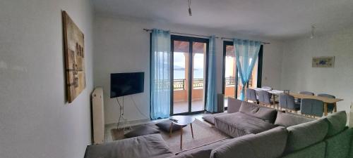 sea viewにあるテレビまたはエンターテインメントセンター