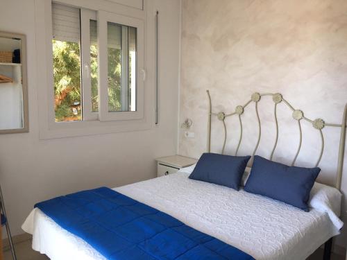 Postel nebo postele na pokoji v ubytování Apartaments Les Roques
