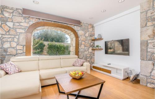 Beautiful Home In Malinska