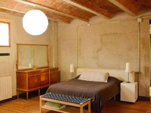 a bedroom with a bed and a mirror and a table at Sleep y Stay Artistico Loft Sant Daniel in Girona