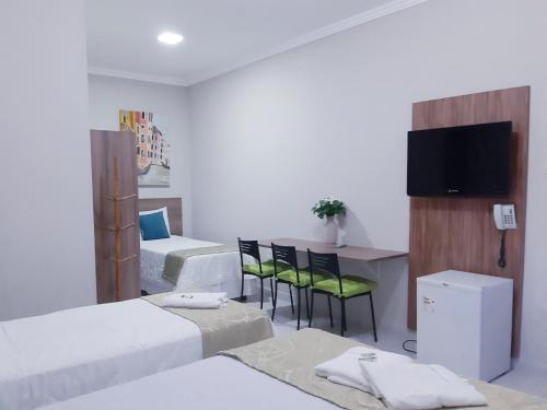 TV a/nebo společenská místnost v ubytování Hotel Cantinho Verde