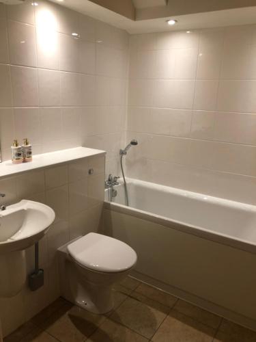 2 Bed 2 bath with Private Parking photo 29