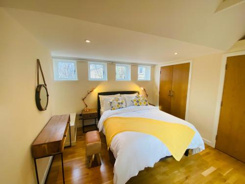 2 Bed 2 bath with Private Parking photo 3