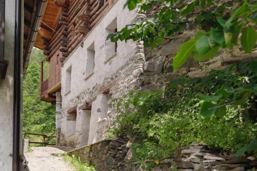 Φωτογραφία από το άλμπουμ του HelloChalet - Chalet da MiRo - Sunny terraces with stunning Matterhorn views, reachable on foot only σε Valtournenche