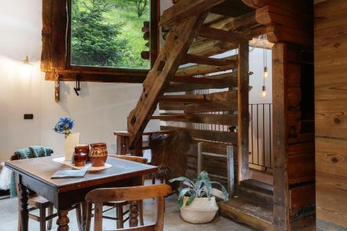 Φωτογραφία από το άλμπουμ του HelloChalet - Chalet da MiRo - Sunny terraces with stunning Matterhorn views, reachable on foot only σε Valtournenche