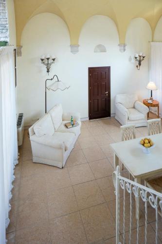 Ruang duduk di Hotel Villa Giona