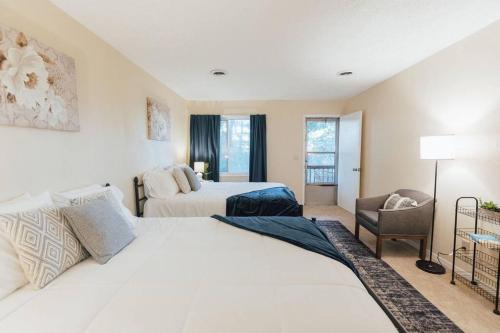 Postel nebo postele na pokoji v ubytování The Sanctuary Company Johnson City