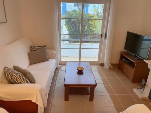 CASA NA COLINA - MORADIA com PISCINA