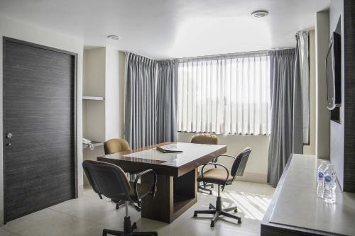 Verslo zona ir (arba) konferencijų salė apgyvendinimo įstaigoje Hotel Brasilia
