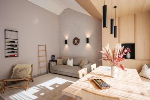 a living room with a table and a couch at Lebe`oetz - Das Ferienapartmenthaus im Zentrum von Oetz in Oetz