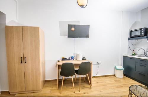 a small kitchen with a table and two chairs at Dreamy Apartment City Center 7 thesbnbgr in Thessaloniki