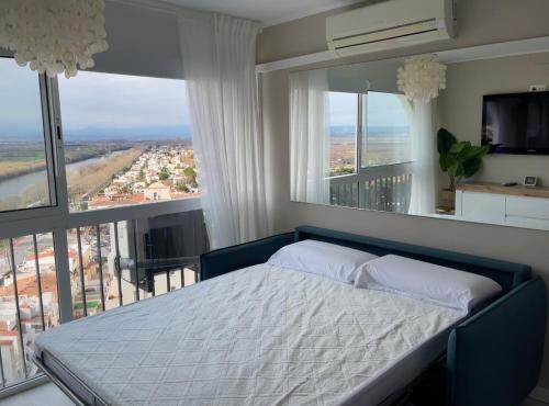 a bedroom with a bed and a large window at Four Seasons in Empuriabrava