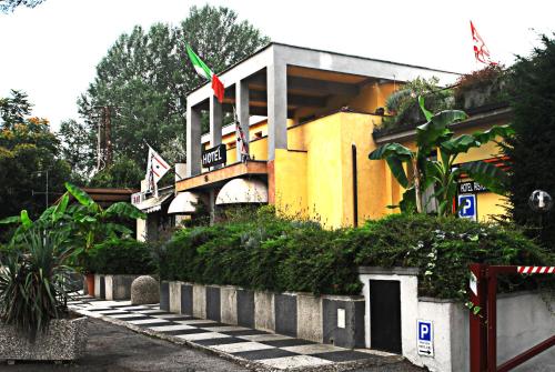 a yellow building with a flag in front of it at Hotel Ebe in San Piero a Sieve