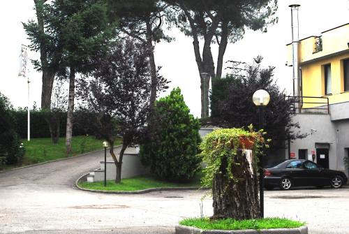 a car parked in the driveway of a house at Hotel Ebe in San Piero a Sieve