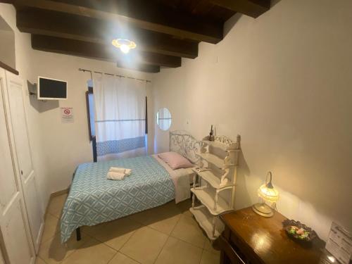 a bedroom with a bed and a desk at L'Antica Torre in Cagliari